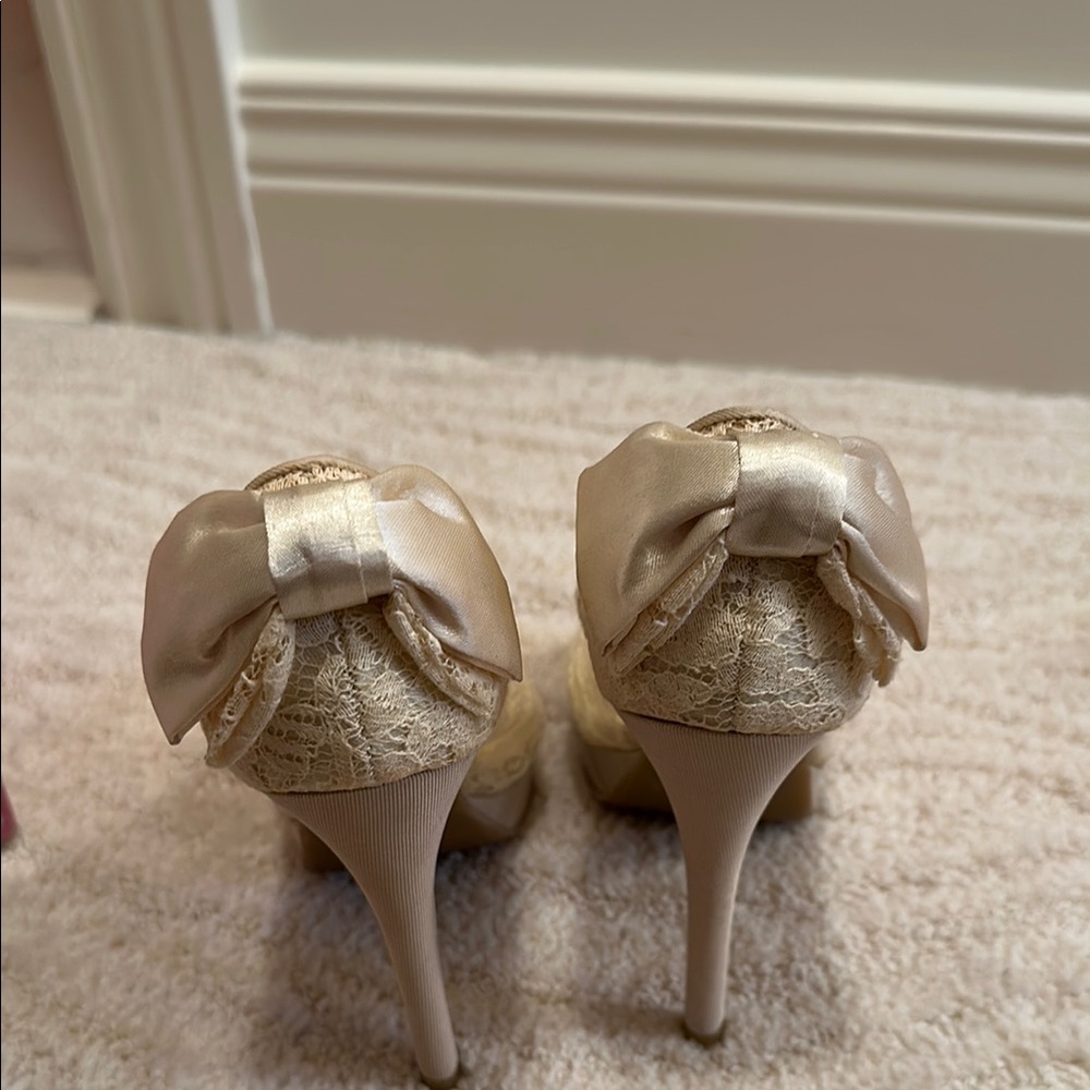 Chinese Laundry Cream Lace Coquette Peep-Toe Heels - Picture 5 of 5